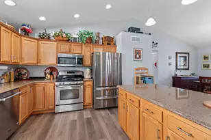 303 Honeycrisp Dr, Beaver Dam, WI 53916 - Photo 7