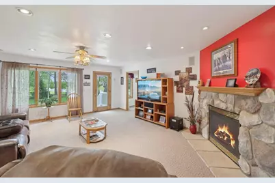 161 E Pine Street, Lake Mills, WI 53551 - Photo 9