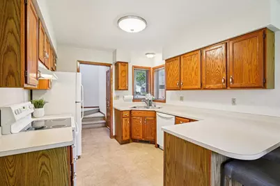 317 Castle Oaks Crossing, Waunakee, WI 53597 - Photo 7