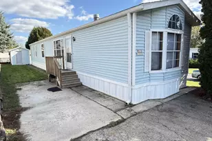 W210N11631 Pinecrest Ln, Germantown, WI 53022 - Photo 1