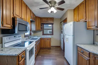 41 E Royal Vale, Edgerton, WI 53534 - Photo 7