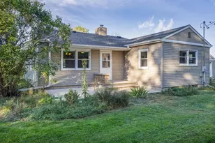 41 E Royal Vale, Edgerton, WI 53534 - Photo 3