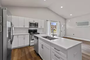 6657 Uecker Dr, DeForest, WI 53532 - Photo 5