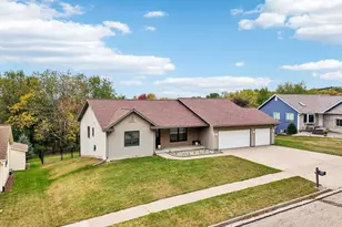 2201 Winfield Dr, Reedsburg, WI 53959 - Photo 3