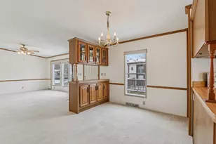 424 Oak Lodge Rd, Racine, WI 53185 - Photo 9