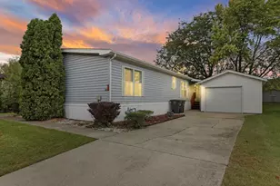 424 Oak Lodge Rd, Racine, WI 53185 - Photo 43