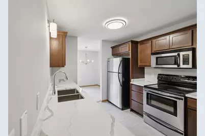 8206 Starr Grass Drive #401, Madison, WI 53719 - Photo 5