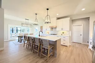 908 Travis Larson Ct, Waunakee, WI 53597 - Photo 7