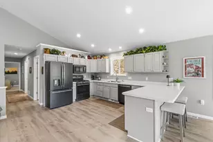 819 E Hiawatha Dr, Wisconsin Dells, WI 53965 - Photo 11