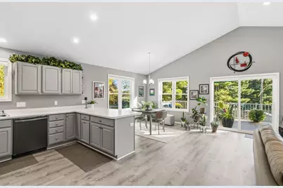 819 E Hiawatha Drive, Wisconsin Dells, WI 53965 - Photo 7