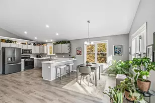 819 E Hiawatha Dr, Wisconsin Dells, WI 53965 - Photo 9