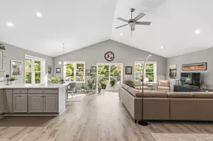 819 E Hiawatha Dr, Wisconsin Dells, WI 53965 - Photo 15