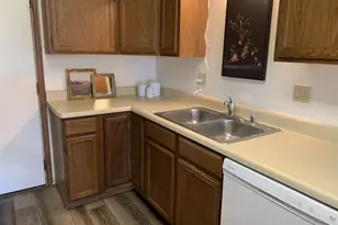 903 Clarmar Dr, Sun Prairie, WI 53590 - Photo 15