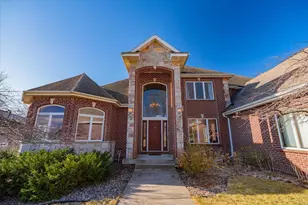 8705 Fairway Oaks Dr, Verona, WI 53593 - Photo 3