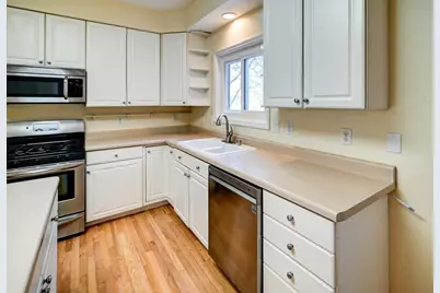 5708 Pembroke Drive, Fitchburg, WI 53711 - Photo 9