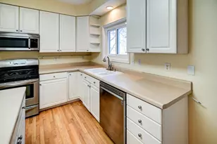 5708 Pembroke Dr, Fitchburg, WI 53711 - Photo 9