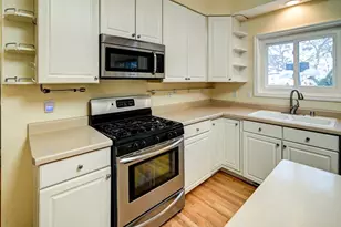 5708 Pembroke Dr, Fitchburg, WI 53711 - Photo 7