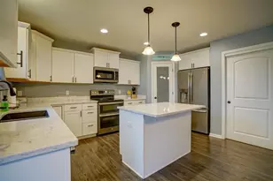131 W Blackhawk Dr, Fort Atkinson, WI 53538 - Photo 3