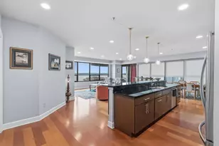 137 E Wilson St, Madison, WI 53703 - Photo 7