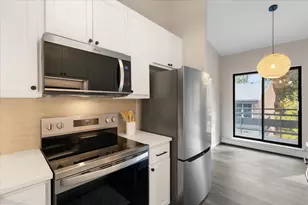 6251 Charing Cross Ln, Middleton, WI 53562 - Photo 11