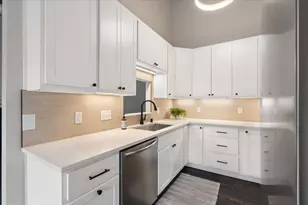 6251 Charing Cross Ln, Middleton, WI 53562 - Photo 9