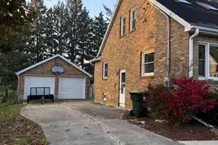 227 Windsor St, Sun Prairie, WI 53590 - Photo 3