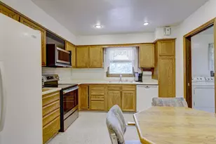 3109 Ashford Ln, Madison, WI 53713 - Photo 11