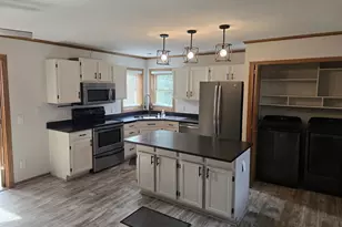 117 Knutson Dr, Madison, WI 53704 - Photo 9