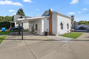 216 E Division St, Watertown, WI 53098 - Photo 9