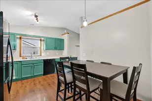 2802 Wayland Dr, Madison, WI 53713 - Photo 9