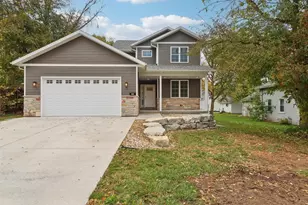 127 E Franklin St, Portage, WI 53901 - Photo 1