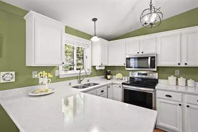 737 Willow Run Street, Cottage Grove, WI 53527 - Photo 5