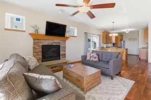 1046 Stonehaven Dr, Sun Prairie, WI 53590 - Photo 3