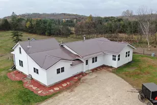 N9307 Old Hwy 22 Rd, Pardeeville, WI 53954 - Photo 3