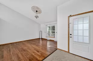 1077 Gas Light Dr, Sun Prairie, WI 53590 - Photo 3