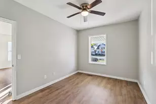 323 Center Ave, Janesville, WI 53548 - Photo 17