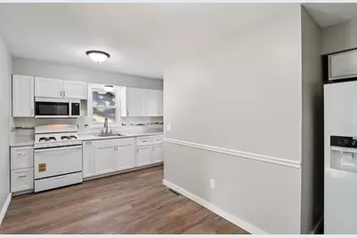 323 Center Avenue, Janesville, WI 53548 - Photo 11