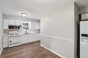 323 Center Ave, Janesville, WI 53548 - Photo 11