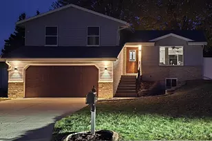 2205 Green Valley Dr, Janesville, WI 53546 - Photo 7