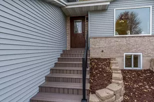 2205 Green Valley Dr, Janesville, WI 53546 - Photo 9