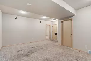 6207 Kilpatrick Ln, Madison, WI 53718 - Photo 31