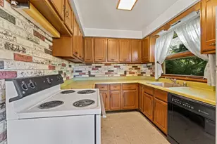 313 Bluffview Ct, Portage, WI 53901 - Photo 13