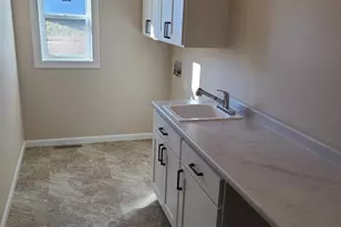 439 Gunderson Dr, Portage, WI 53901 - Photo 9