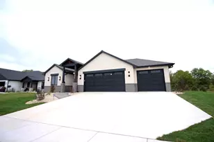 334 Rdg Vw Dr, Milton, WI 53563 - Photo 5