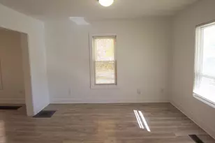 873 E Memorial Dr Dr, Janesville, WI 53545 - Photo 15