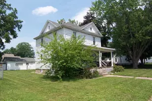 873 E Memorial Dr Dr, Janesville, WI 53545 - Photo 3