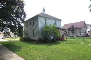 873 E Memorial Dr Dr, Janesville, WI 53545 - Photo 7