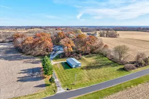 1736 Washington Rd, Stoughton, WI 53589 - Photo 3