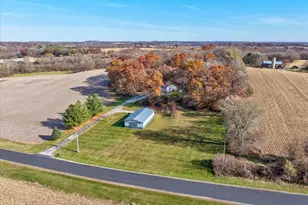 1736 Washington Rd, Stoughton, WI 53589 - Photo 5