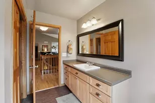 919 Lochmoore Dr, Waunakee, WI 53597 - Photo 31